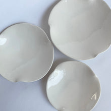 Load image into Gallery viewer, Ceramic Nesting Dishes White