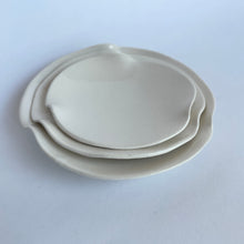 Load image into Gallery viewer, Ceramic Nesting Dishes White