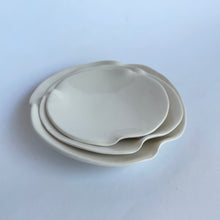 Load image into Gallery viewer, Ceramic Nesting Dishes White