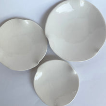 Load image into Gallery viewer, Ceramic Nesting Dishes White